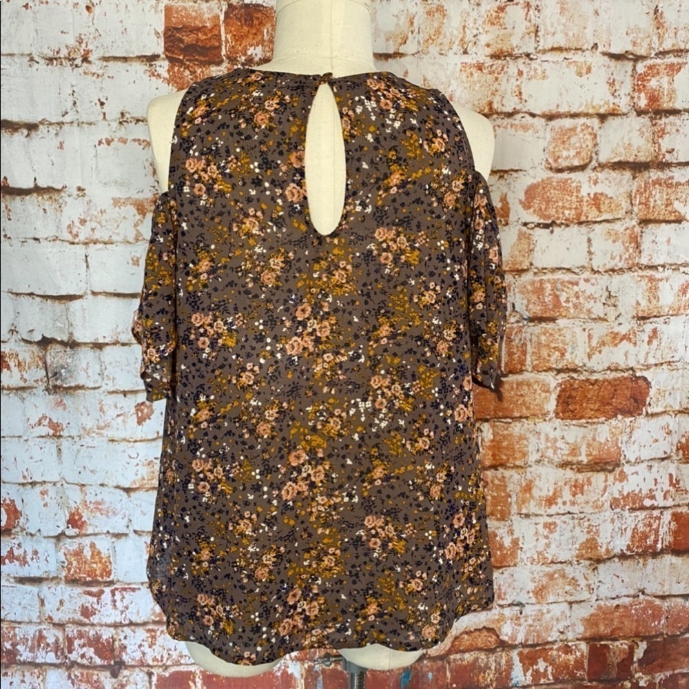 Xhilaration Flowy cold shoulder tiny floral print mauve purple top shirt medium - Picture 4 of 7